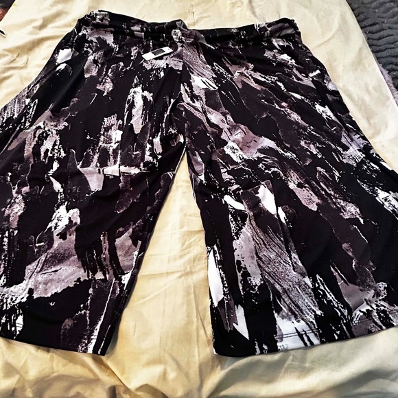 NEW PHOTOS! GAUCHOS, WIDE LEG, BLACK PRINT COMBO, SIZE 4X, MADE IN CANADA!!, - Picture 14 of 15